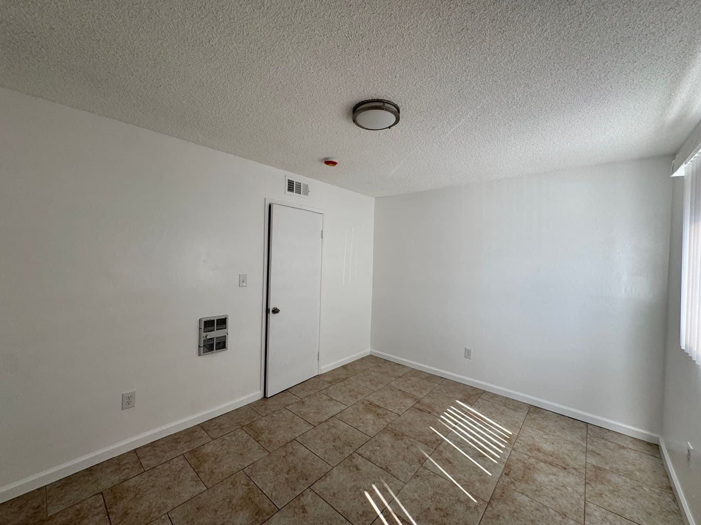 Bakersfield Apartment: 814 17th St