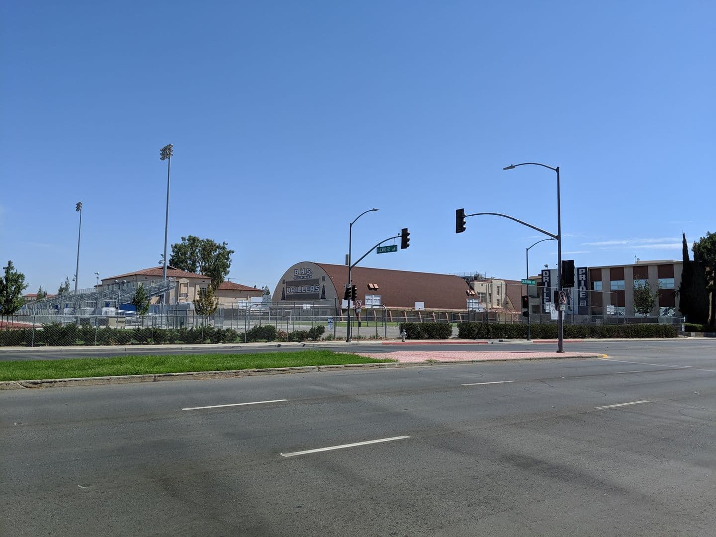 Bakersfield Apartment: 2121 Park Way