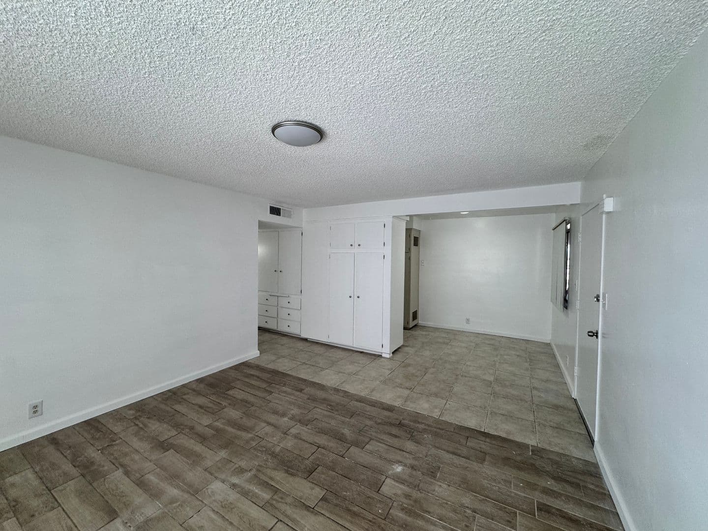 Bakersfield Apartment: 3920-3932 Christmas Tree Ln