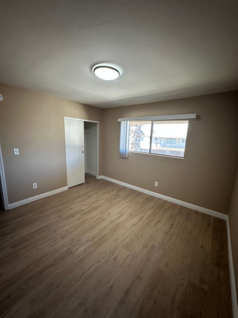 Bakersfield Apartment: 2601 Bishop Dr