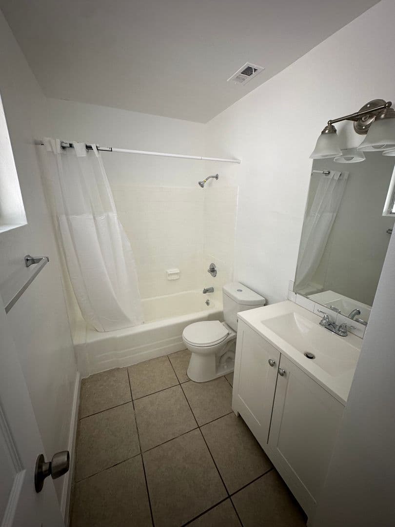 Bakersfield Apartment: 2600 Haley St