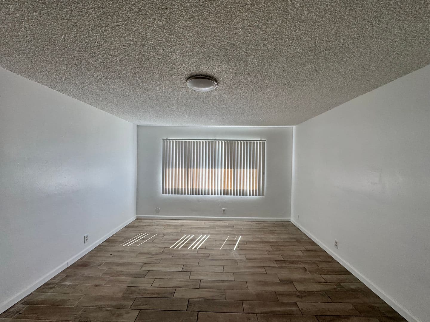 Bakersfield Apartment: 3920-3932 Christmas Tree Ln
