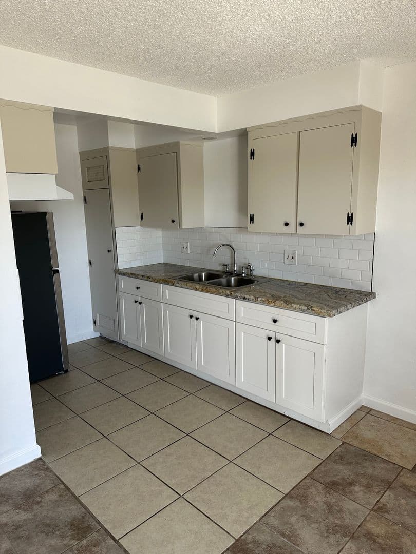 Bakersfield Apartment: 2600 Haley St