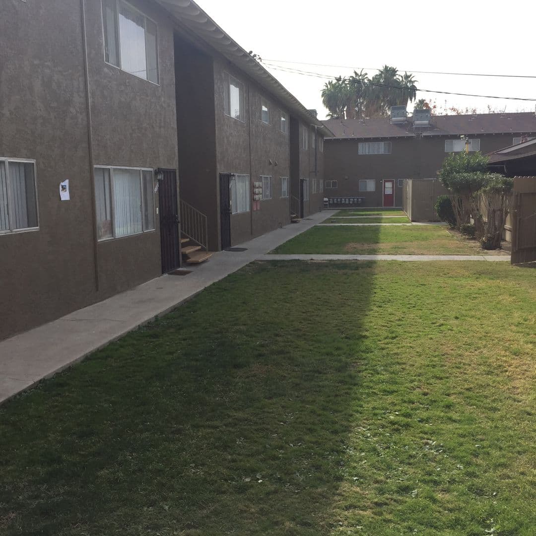 Bakersfield Apartment: 3920-3932 Christmas Tree Ln