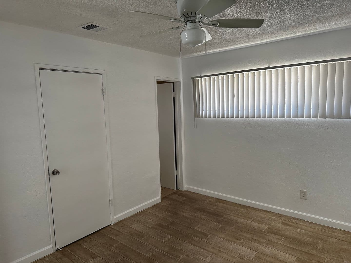 Bakersfield Apartment: 2521 Bishop Dr