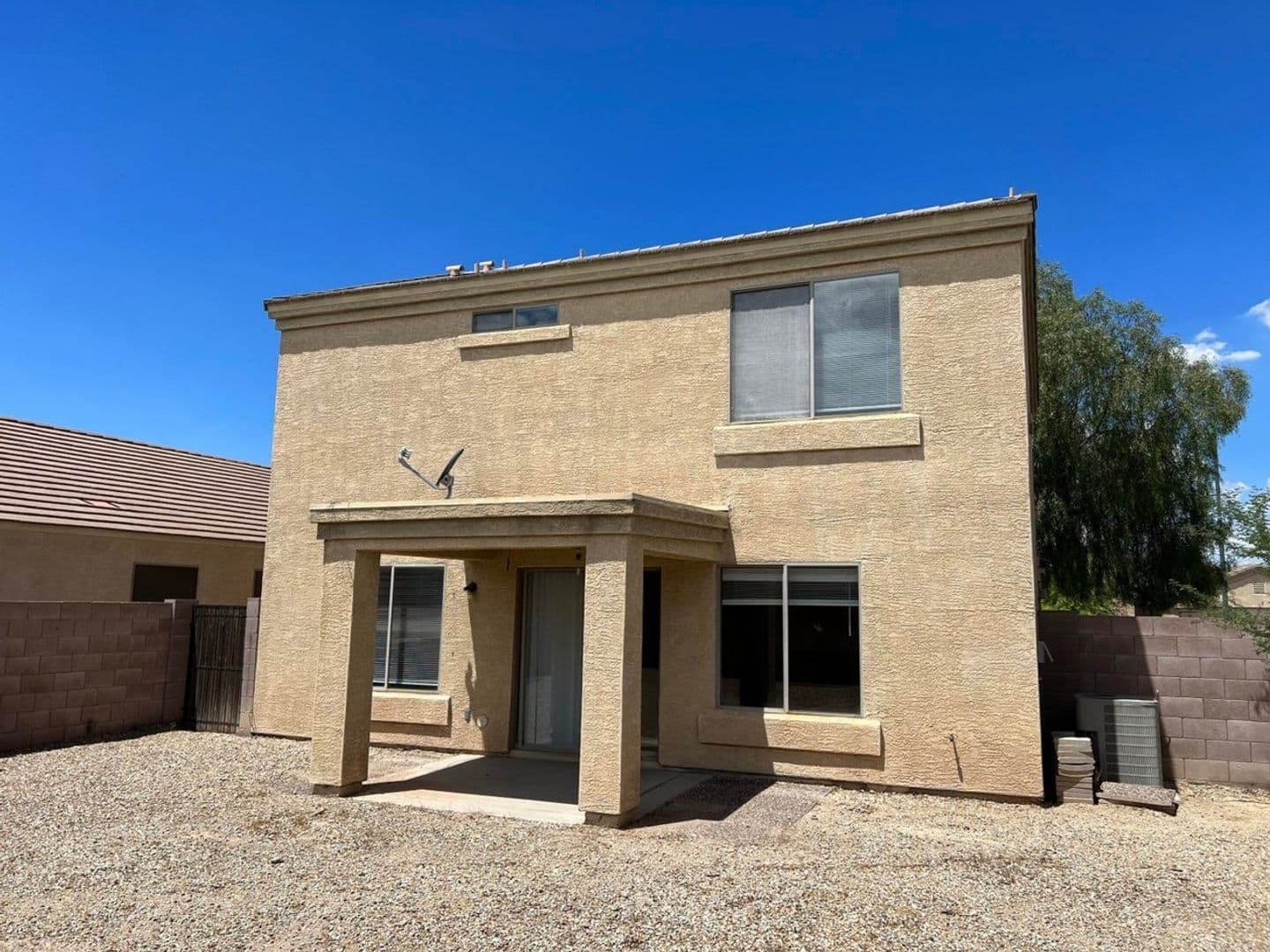 Goodyear House: 16005 W Larkspur Dr
