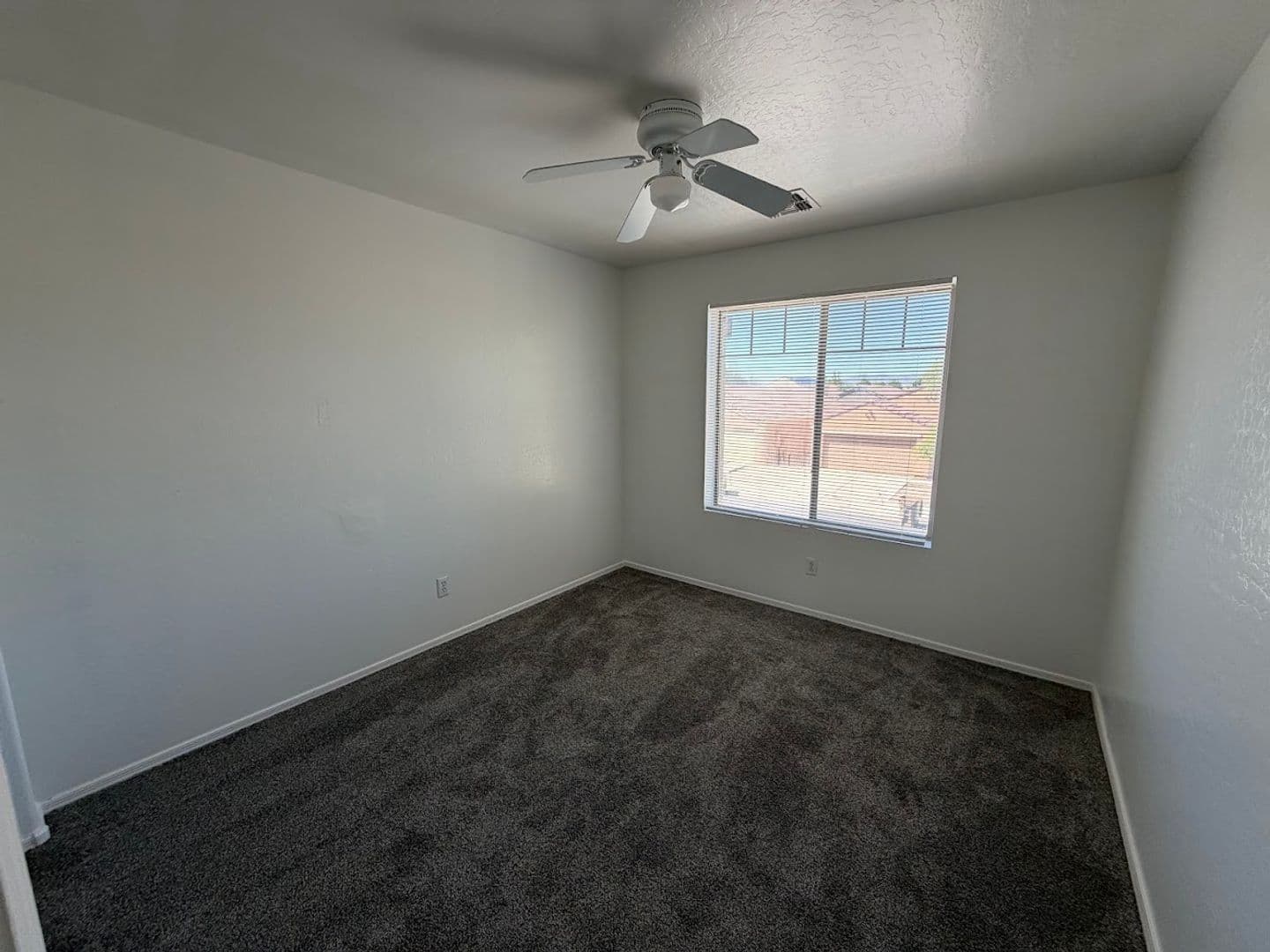 Goodyear House: 16005 W Larkspur Dr