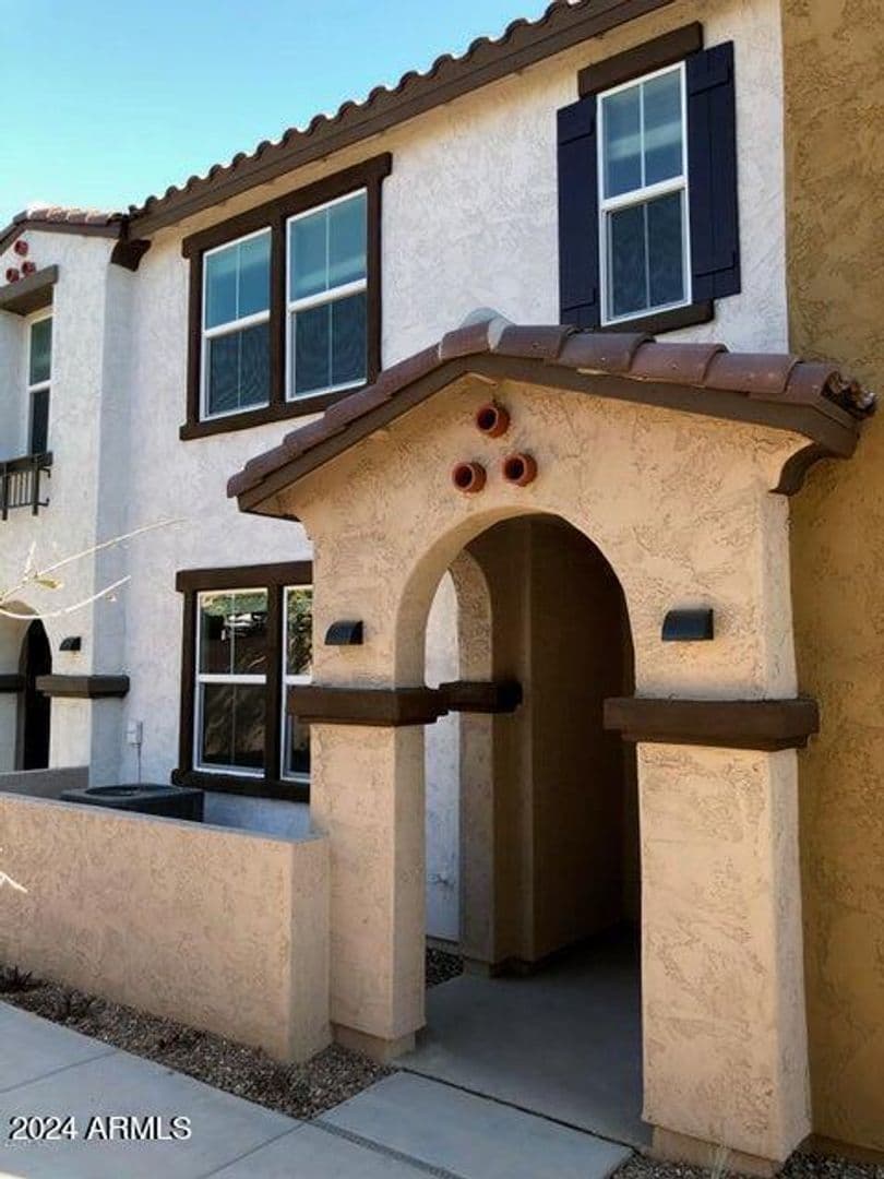 Tempe Townhome: 6122 S Roosevelt St
