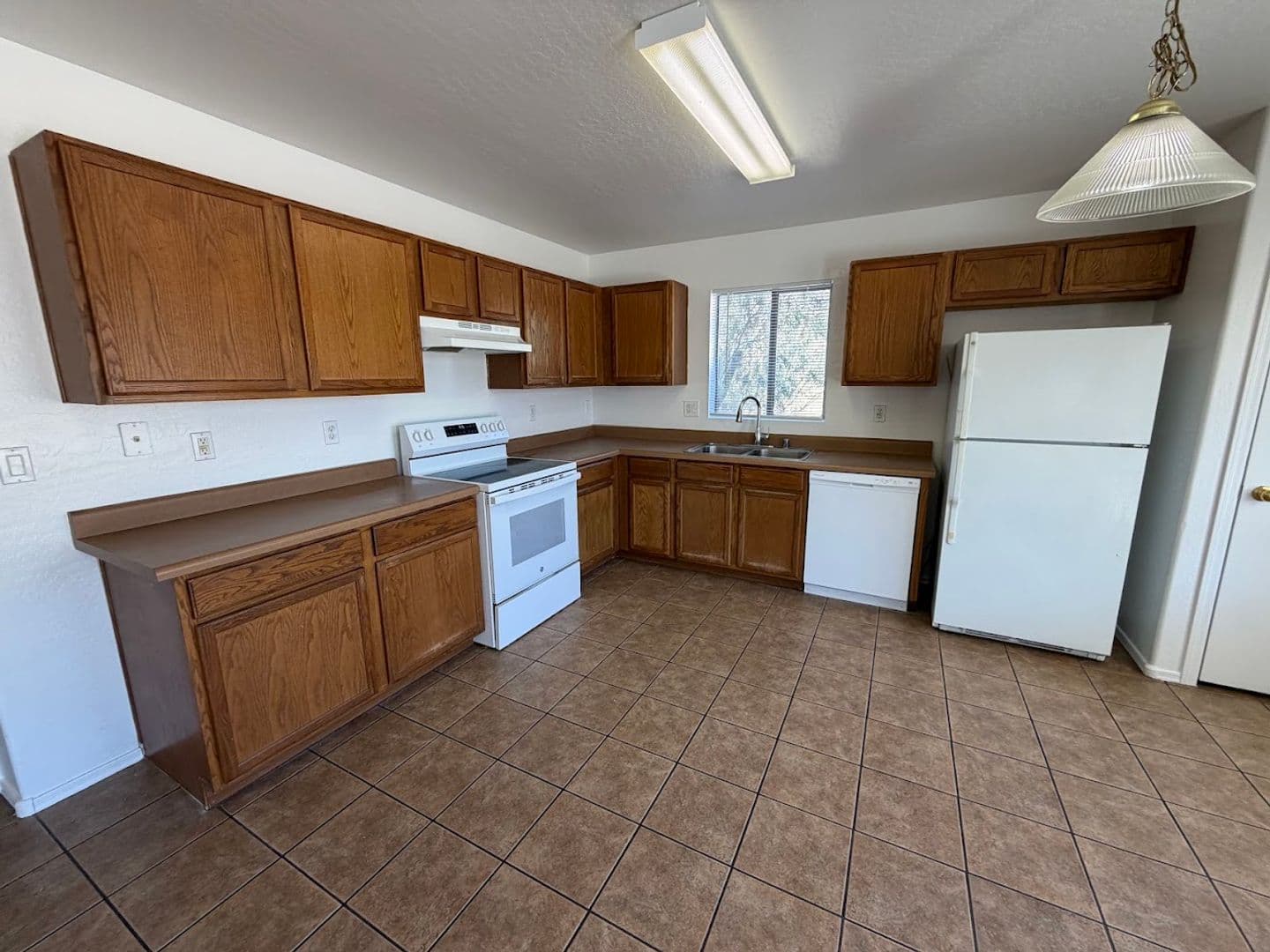 Goodyear House: 16005 W Larkspur Dr
