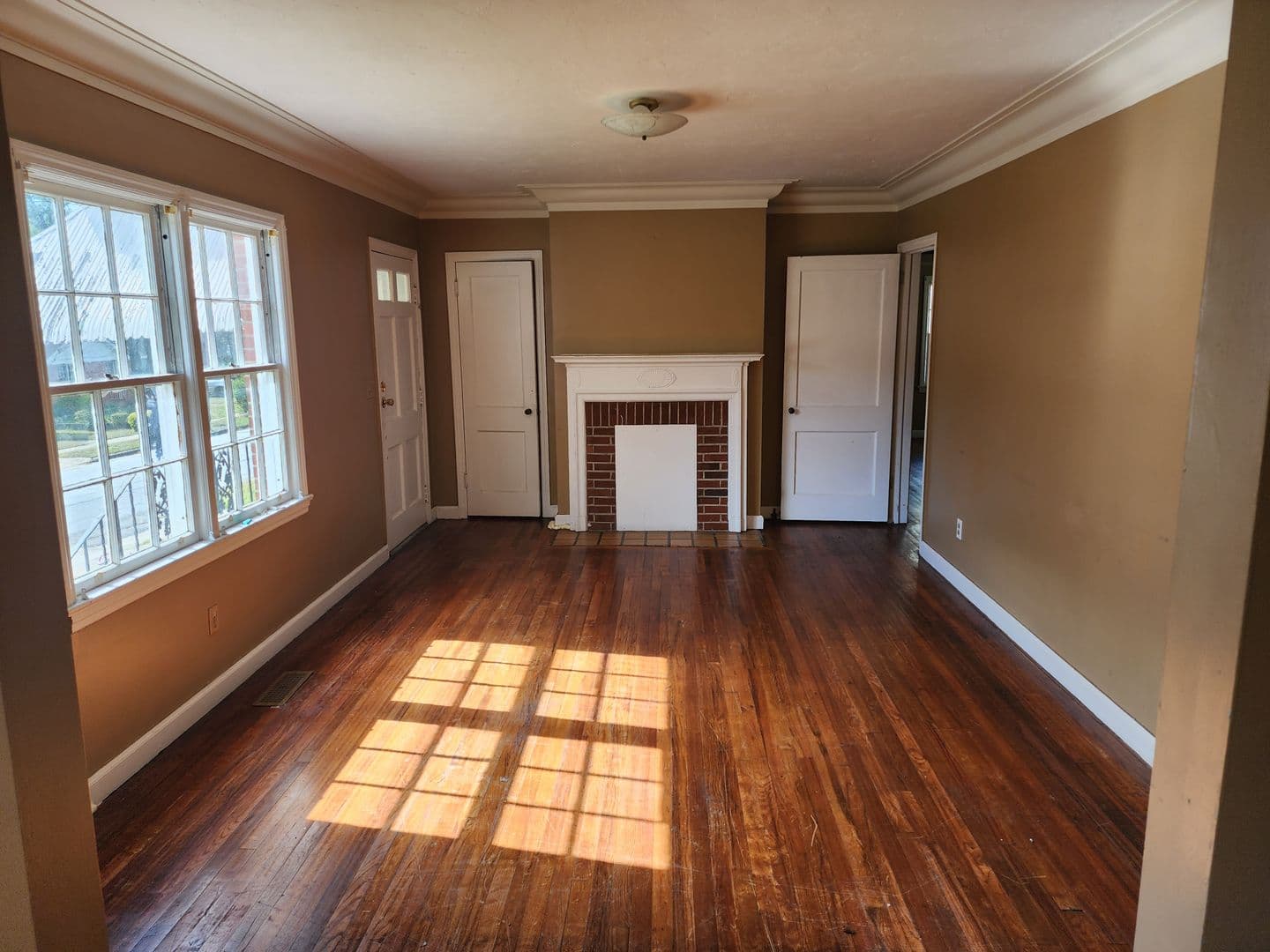 Columbus House: 2939 Hood Street