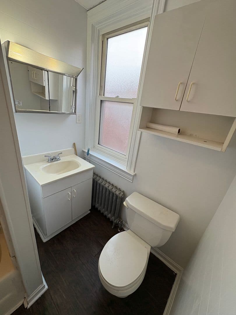 York House: 609 Wallace St Apt 2