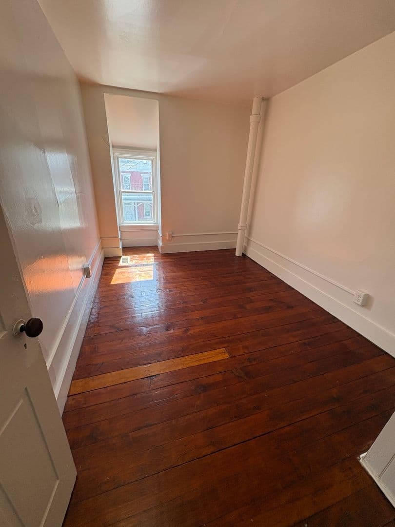 York House: 719 E Prospect St,