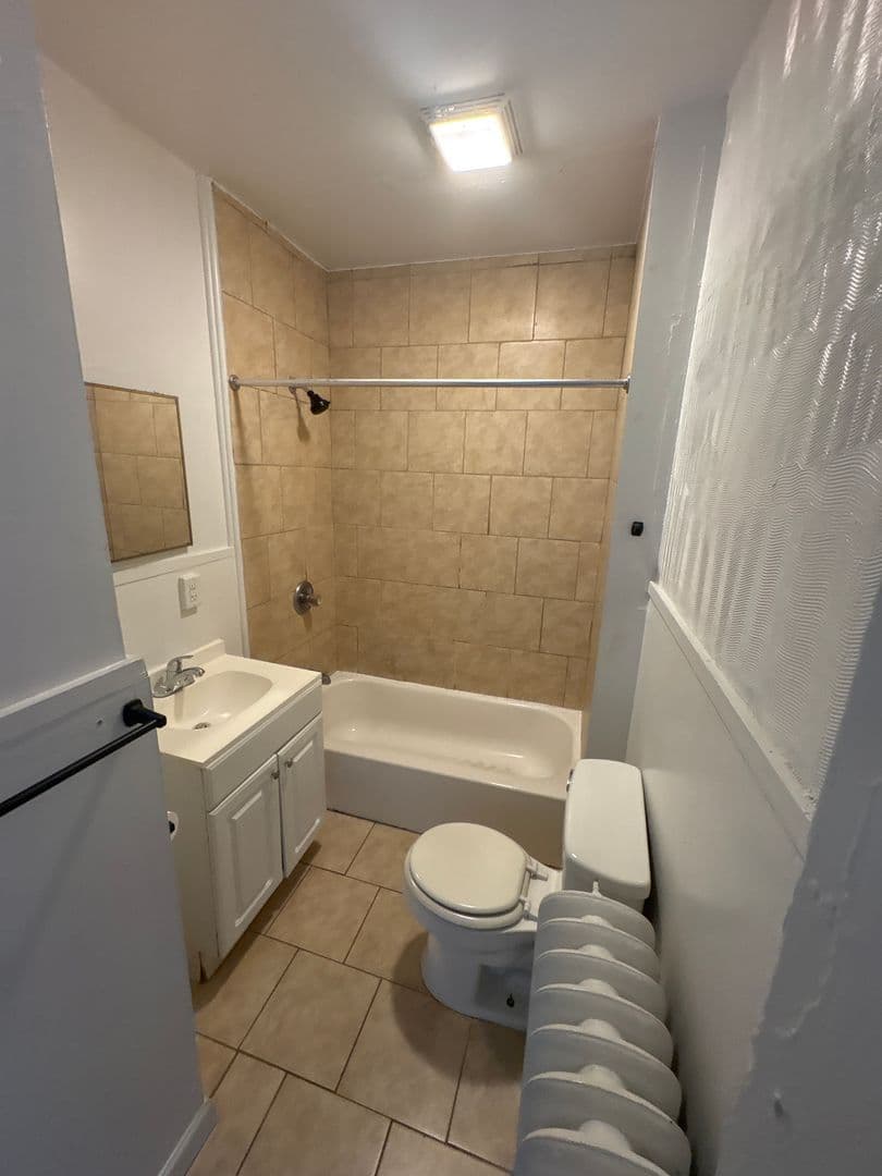 York House: 419 Lindberg Ave
