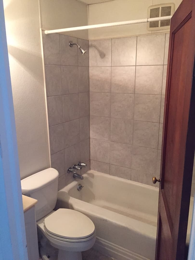 York House: 702 Roosevelt Ave Apt 1