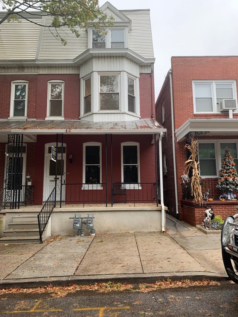 York House: 609 Wallace St Apt 2
