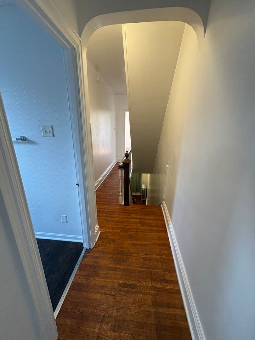 York House: 609 Wallace St Apt 2