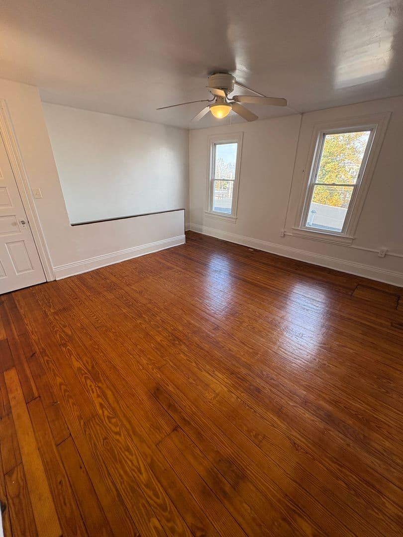 York House: 609 Wallace St Apt 2