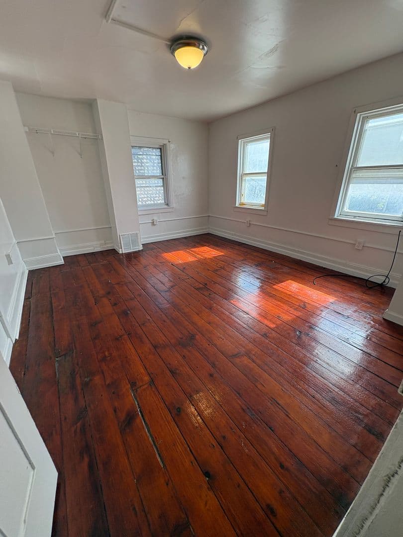 York House: 719 E Prospect St,