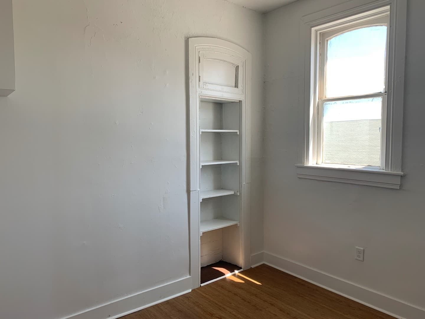 York House: 233 E Philadelphia St Apt 2,