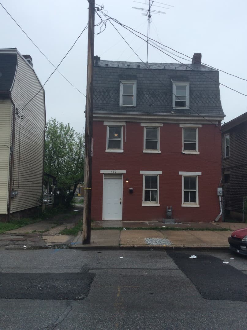 York House: 719 E Prospect St,