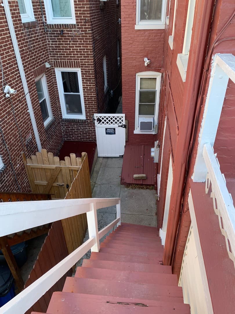 York House: 609 Wallace St Apt 2
