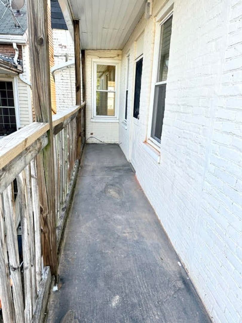 York House: 241 N. Newberry St., Unit 2