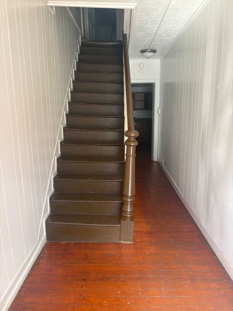 York House: 719 E Prospect St,