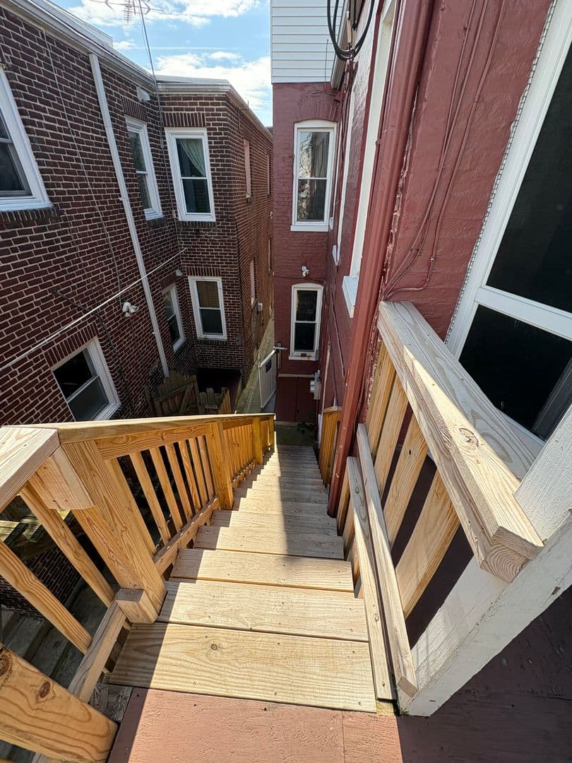 York House: 609 Wallace St Apt 2
