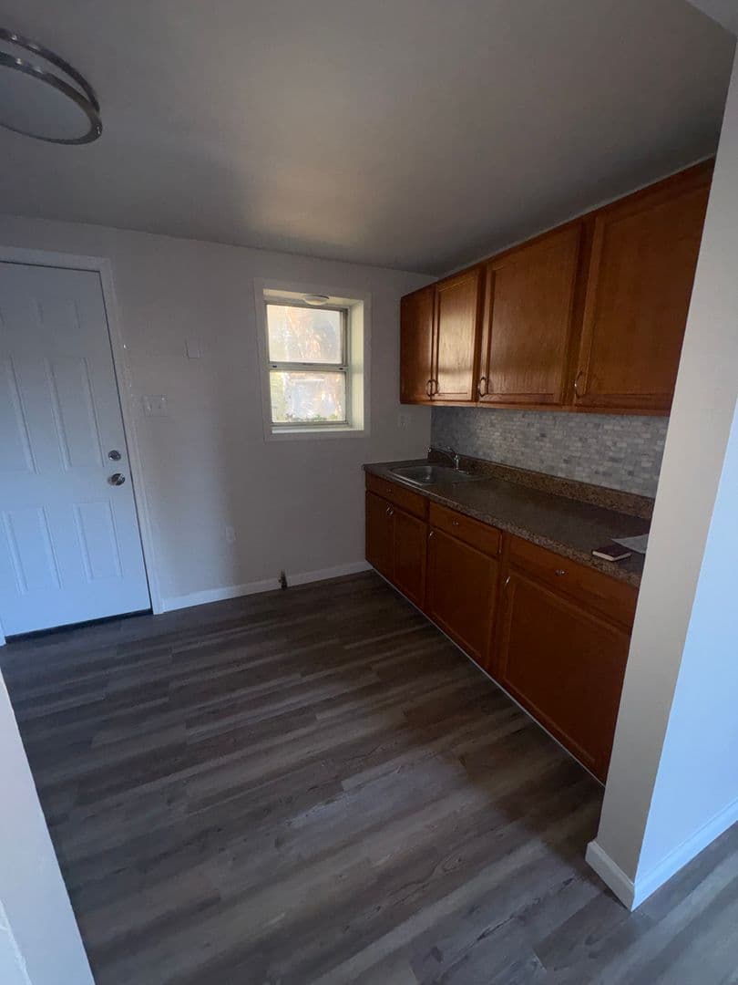 York House: 43 N Franklin St Apt 3 Rear