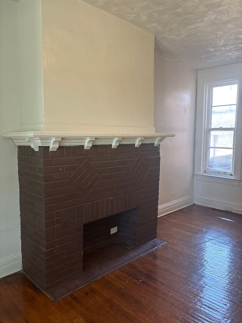 York House: 419 Lindberg Ave