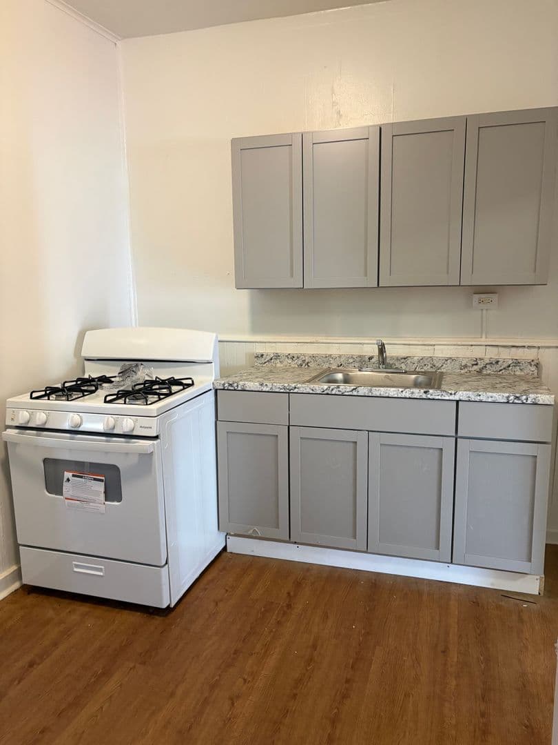 York House: 527 E Philadelphia St Apt 1