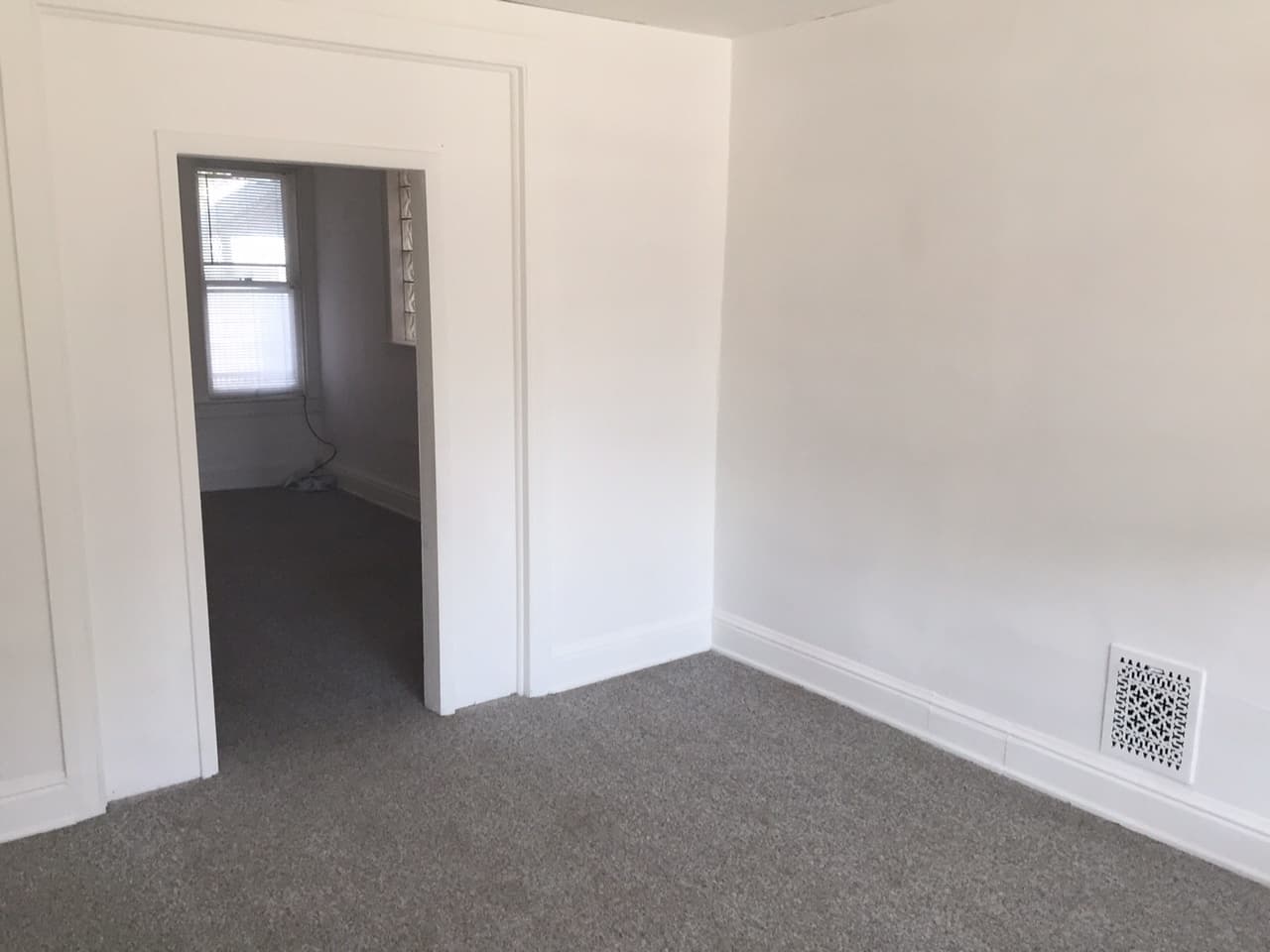 York House: 702 Roosevelt Ave Apt 1