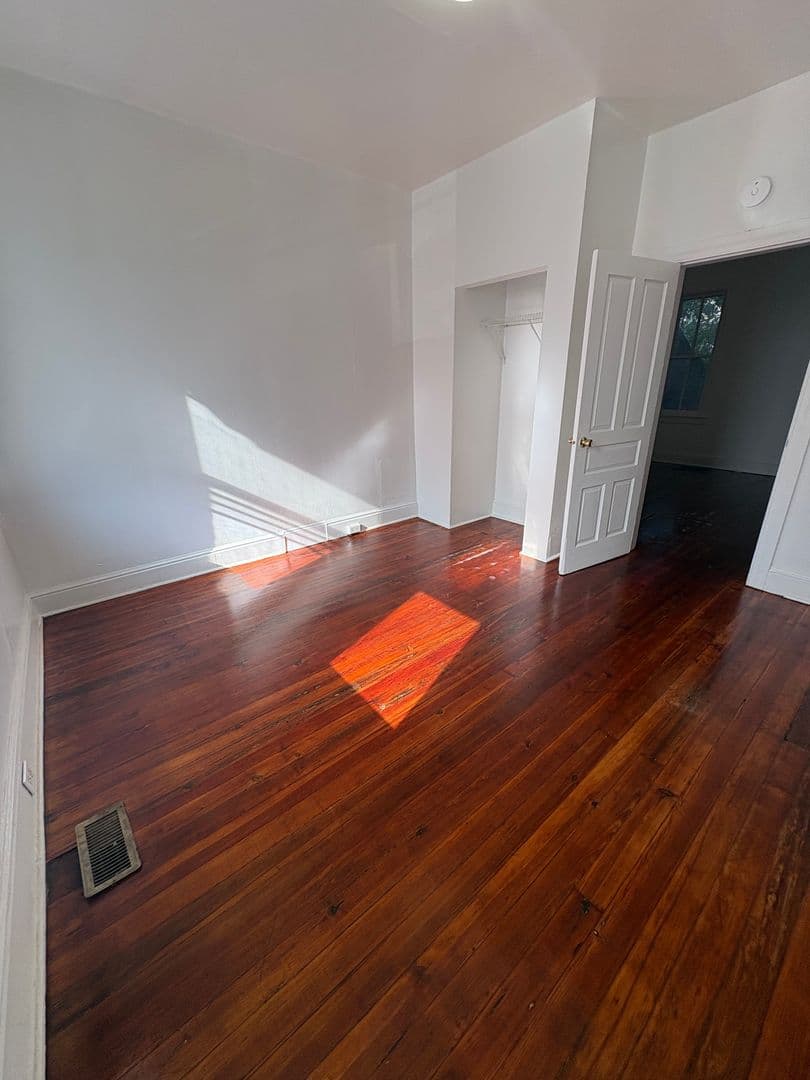 York House: 527 E Philadelphia St Apt 1