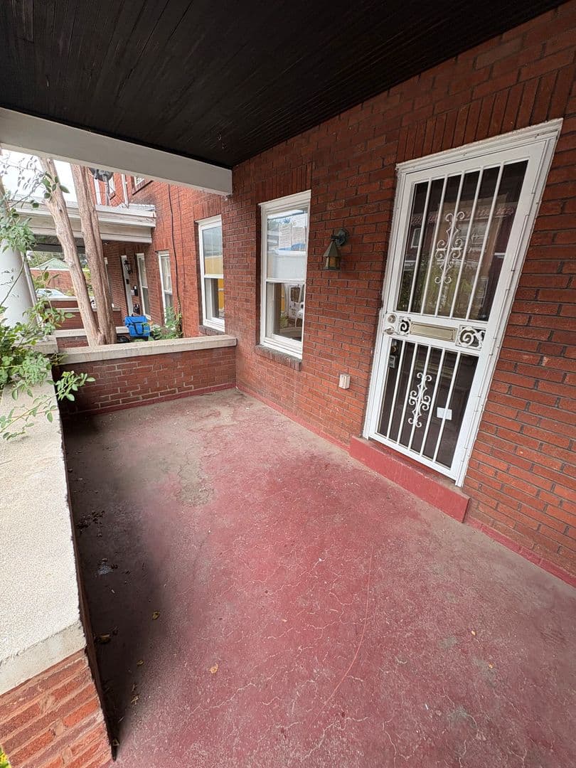 Harrisburg House: 2042 Zarker St (Capitol RE)