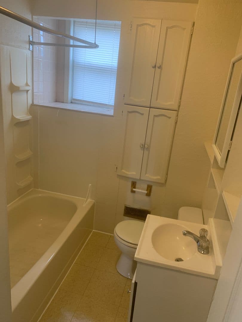 York House: 124 N West St Unit #2