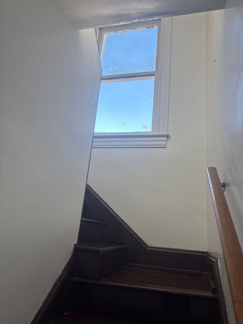 York House: 419 Lindberg Ave
