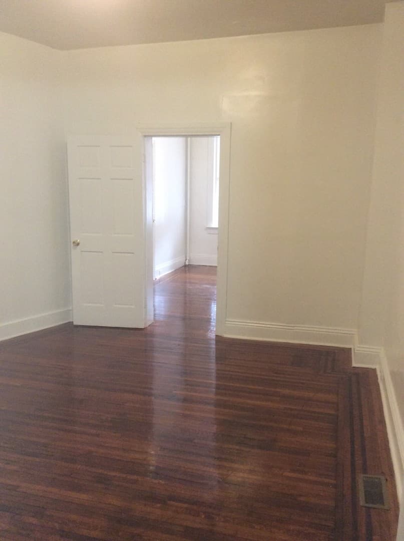 York House: 612 W Princess St Apt 1,
