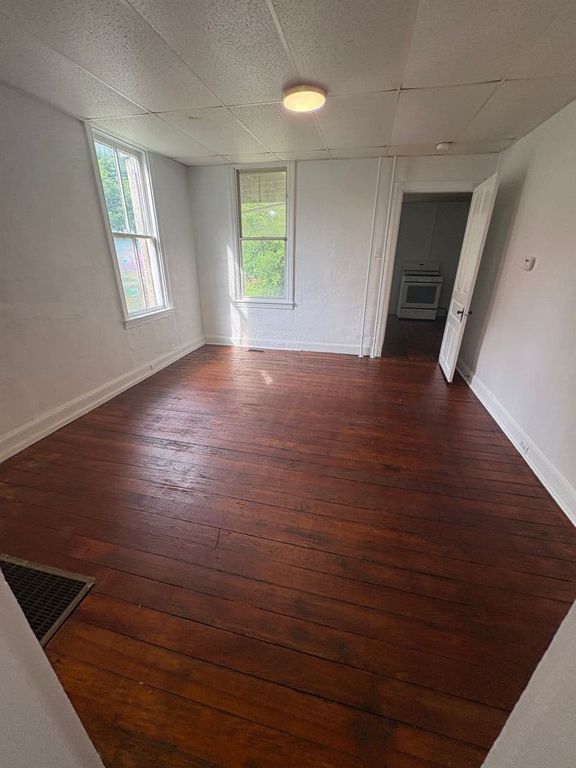York House: 518 N Pershing Ave Apt 1,