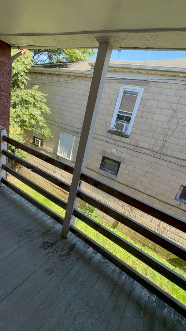 York House: 719 E Prospect St,