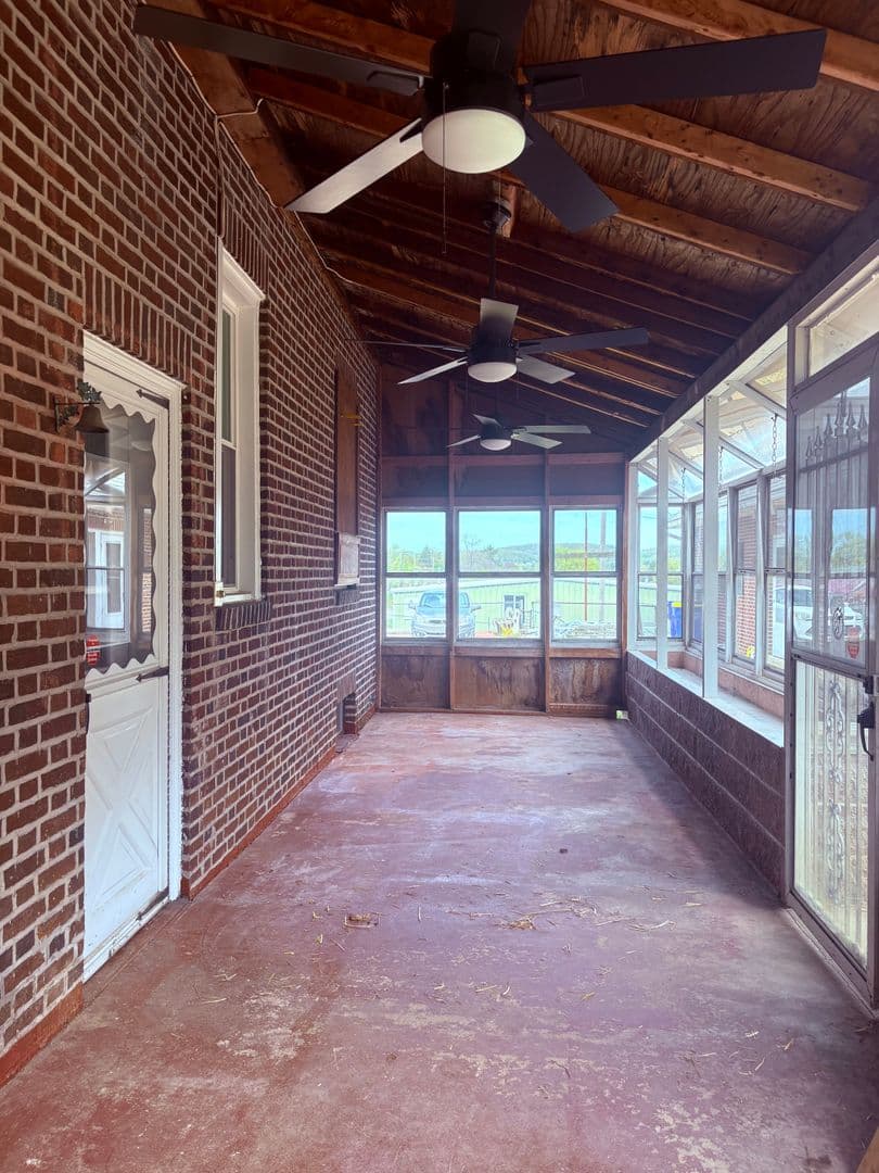 York House: 511 S Yale Street