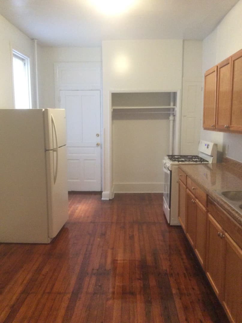 York House: 612 W Princess St Apt 1,