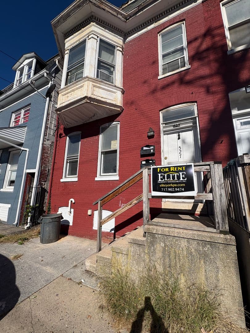 York House: 527 E Philadelphia St Apt 1