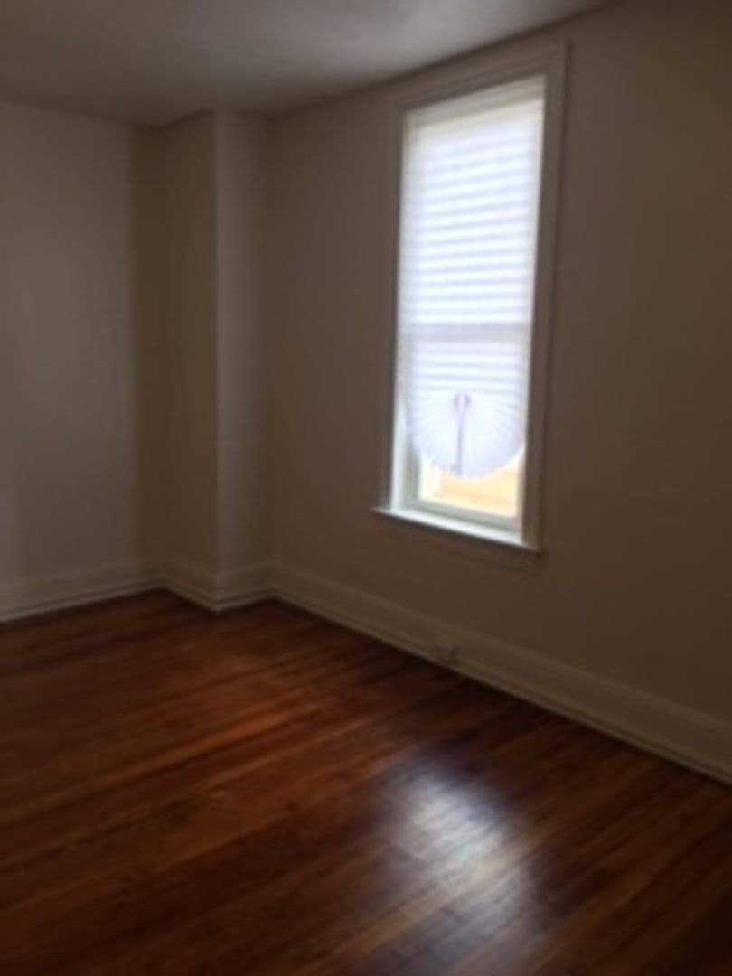 York House: 654 W College Ave Apt 3