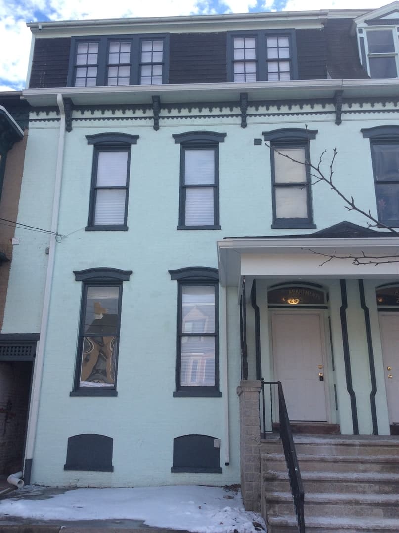 York House: 258 E Philadelphia St Apt 3,