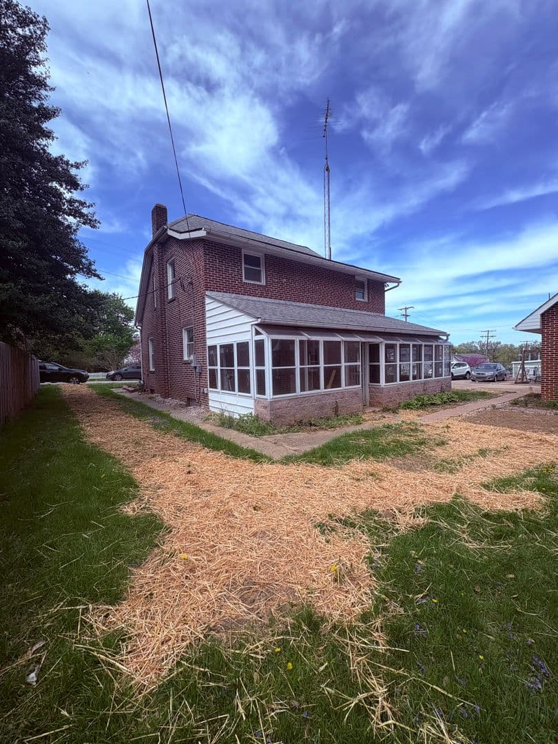 York House: 511 S Yale Street