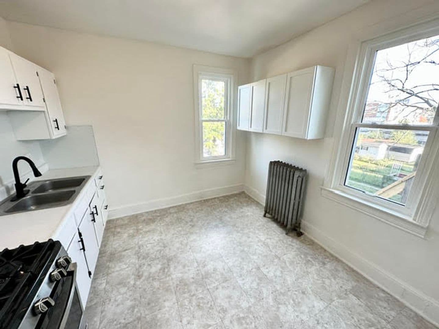 York House: 241 N. Newberry St., Unit 2