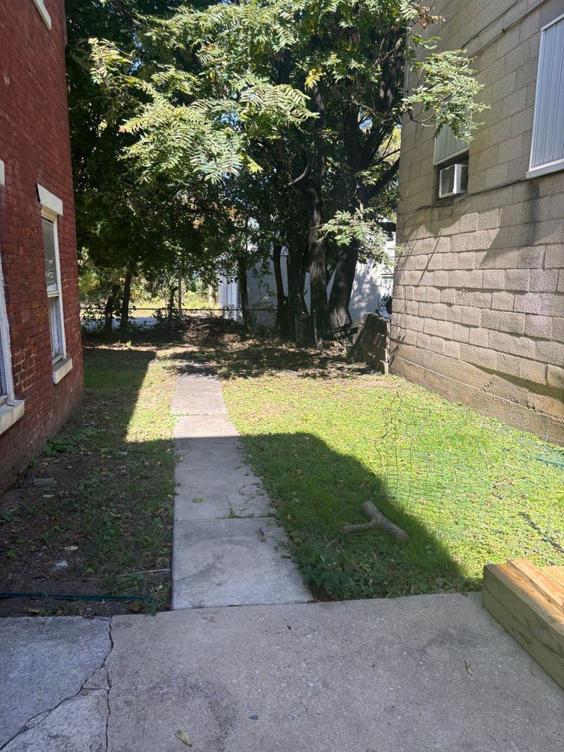 York House: 719 E Prospect St,