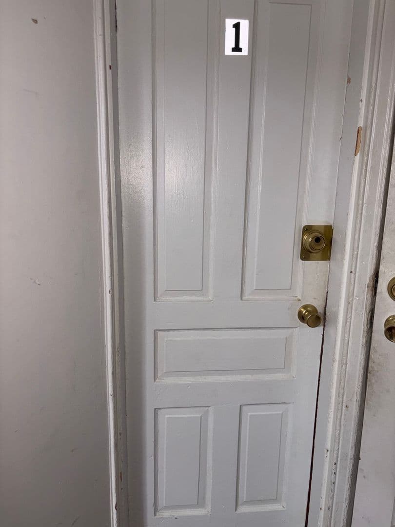 York House: 527 E Philadelphia St Apt 1