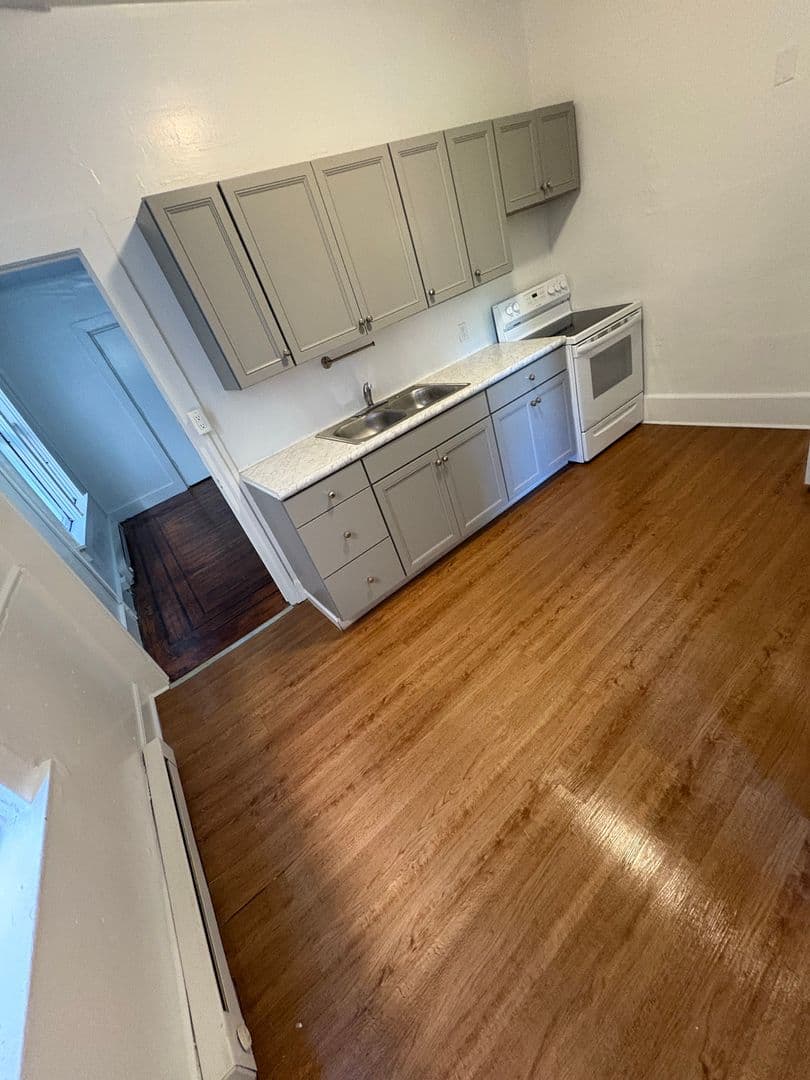 York House: 315 Carlisle Ave Apt 1,