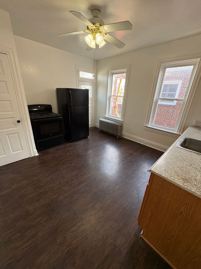 York House: 609 Wallace St Apt 2